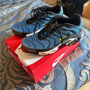 Nike Air Max Black and Blue Sneakers